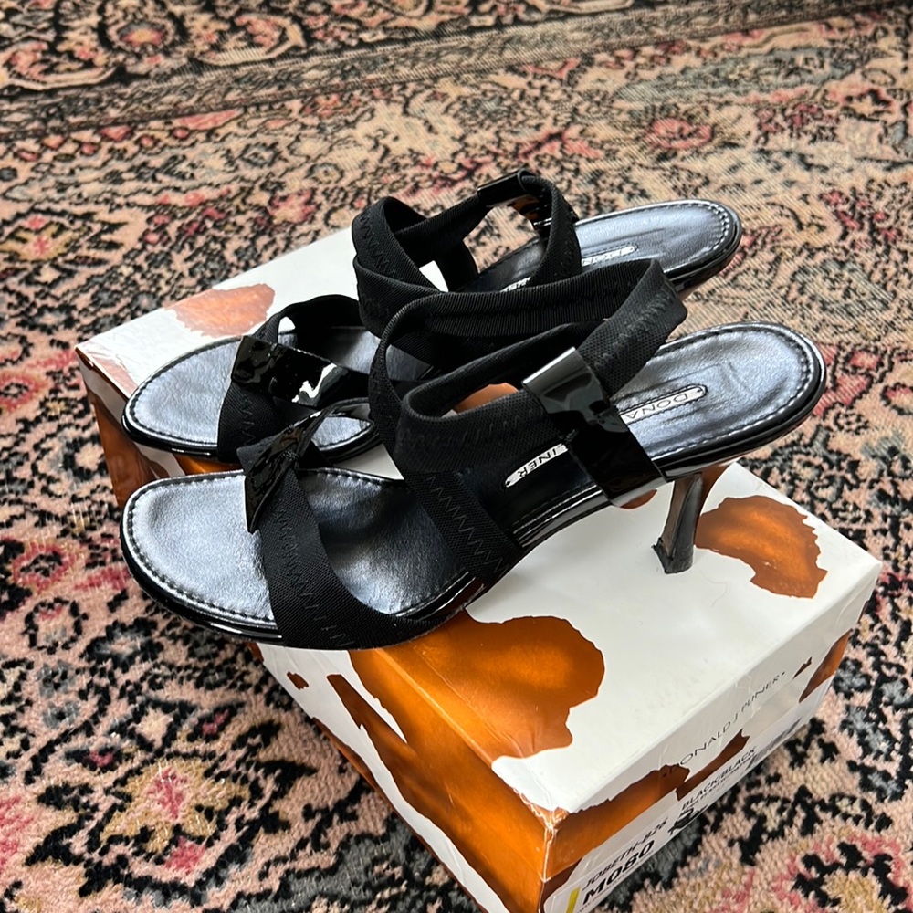 Donald Pliner Jobeth Black Strappy Sandals, Size 8